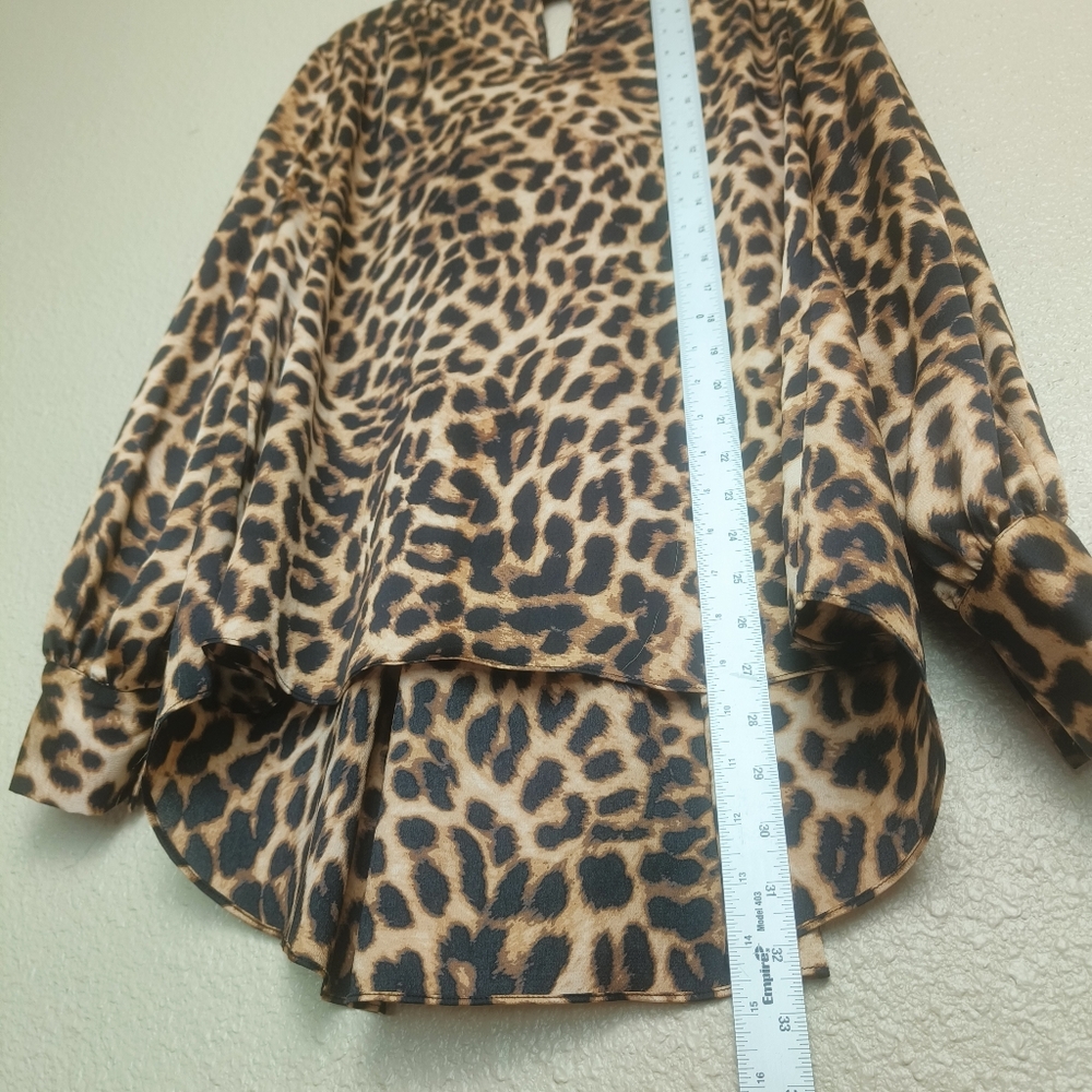 Vince Camuto Satin leopard print blouse Women's size M High neck Lightweight - Picture 5 of 16